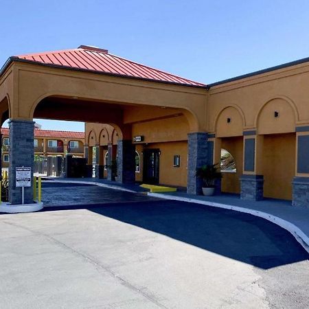 Quality Inn Redding Near I-5 Bagian luar foto