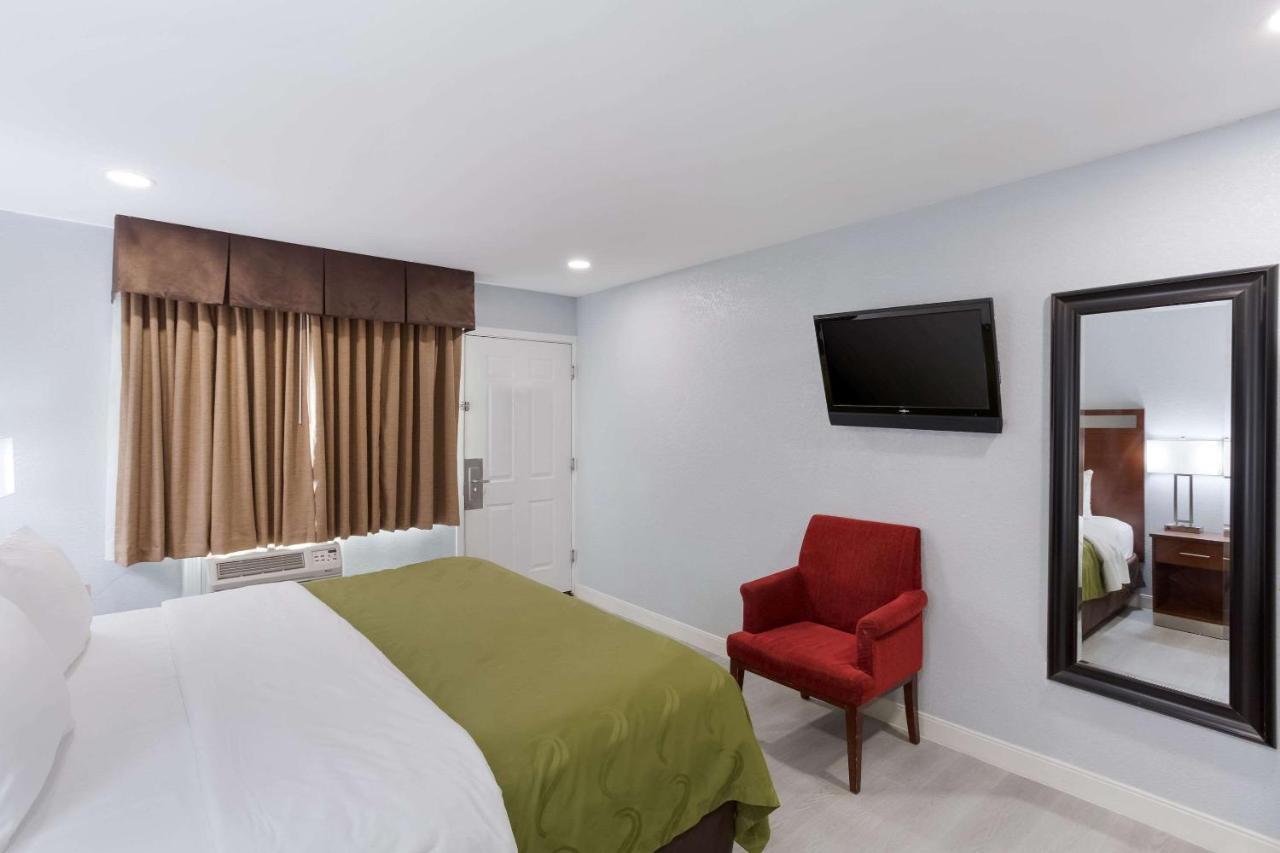 Quality Inn Redding Near I-5 Bagian luar foto