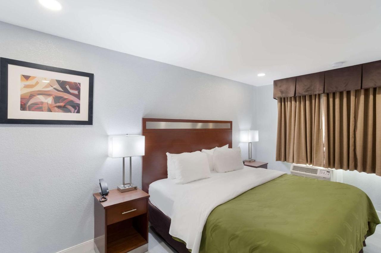 Quality Inn Redding Near I-5 Bagian luar foto