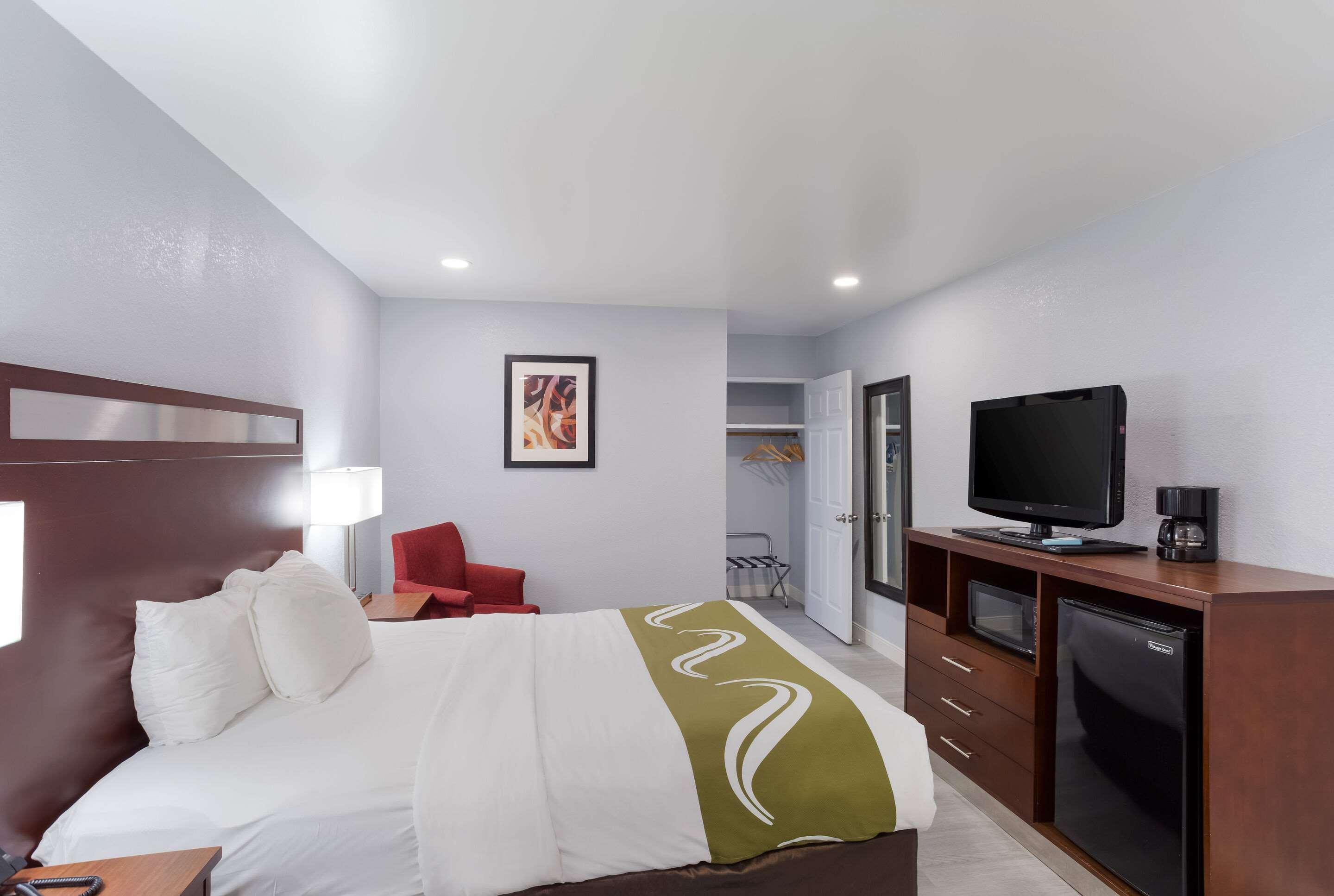 Quality Inn Redding Near I-5 Bagian luar foto