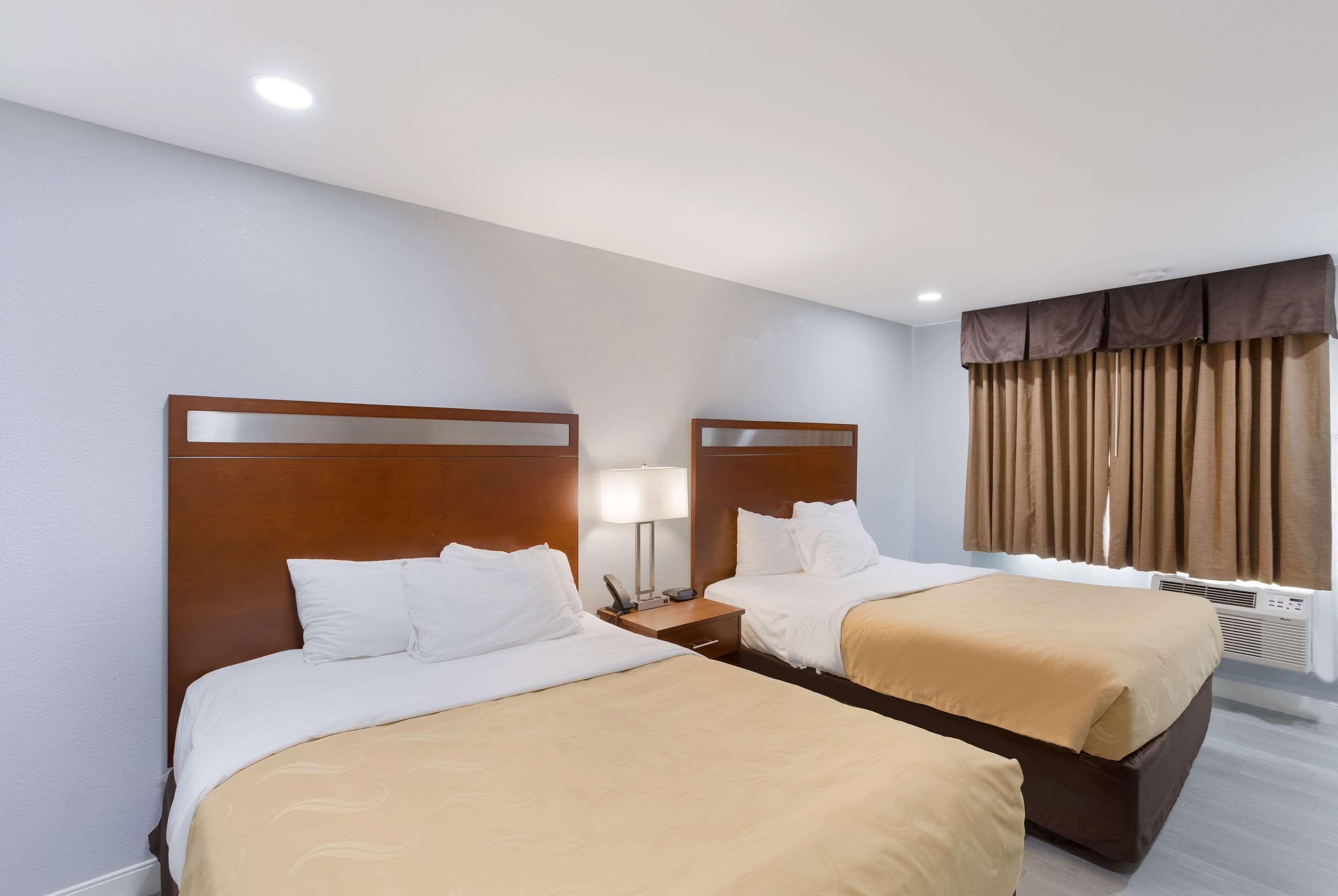 Quality Inn Redding Near I-5 Bagian luar foto