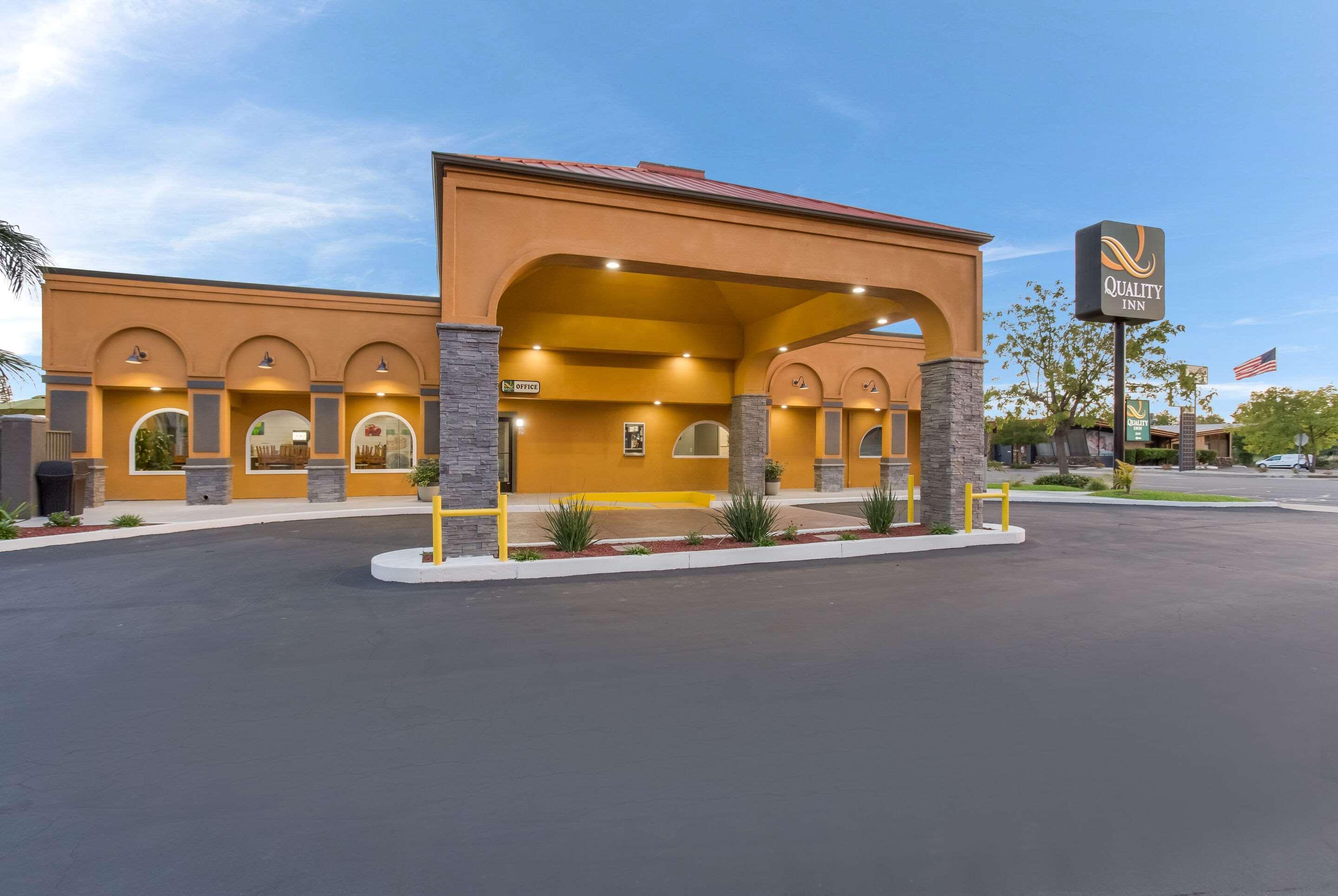 Quality Inn Redding Near I-5 Bagian luar foto