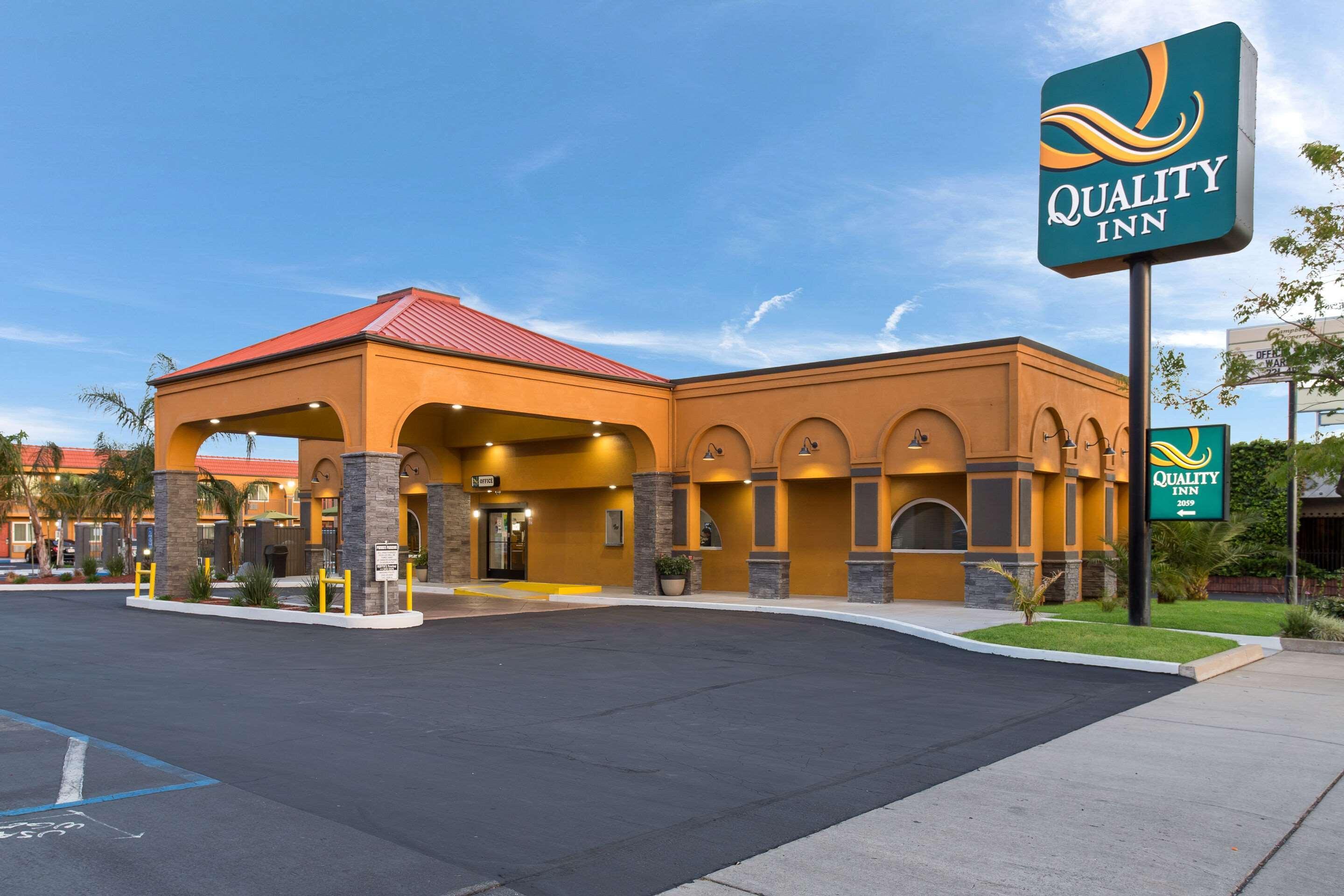 Quality Inn Redding Near I-5 Bagian luar foto